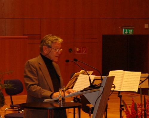 Amos Oz